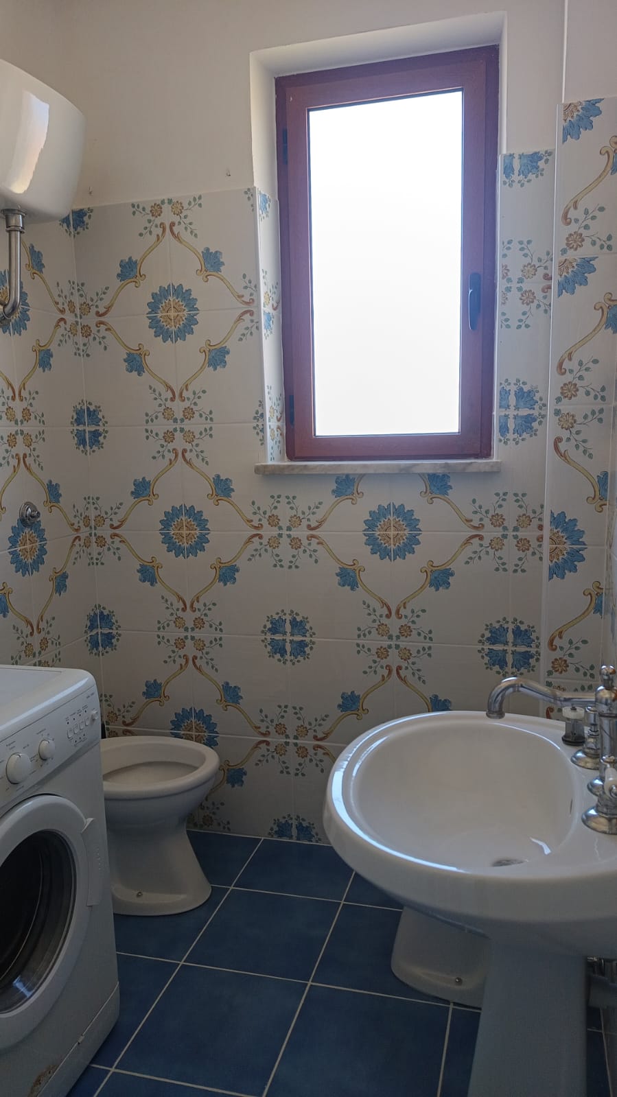 Bathroom with hand-crafted Italian tiles