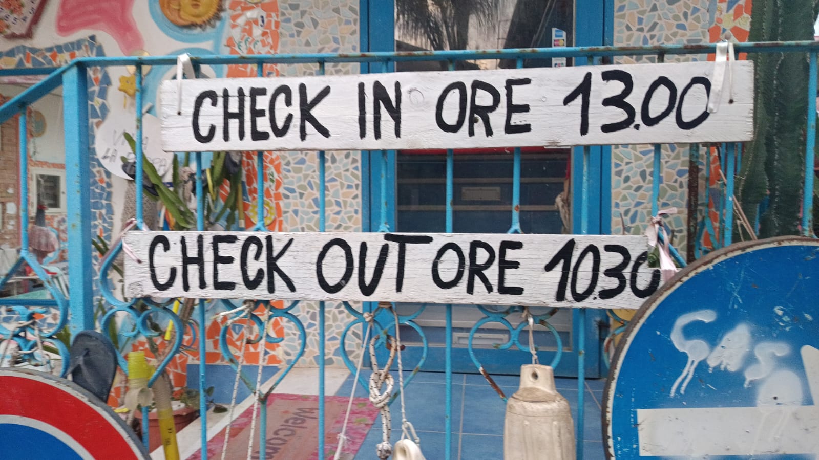 Check-out area at Casa Carolina